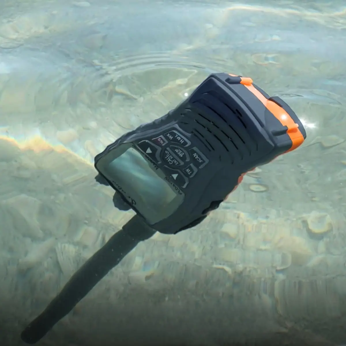 COBRA H350, Radio VHF marine flotante